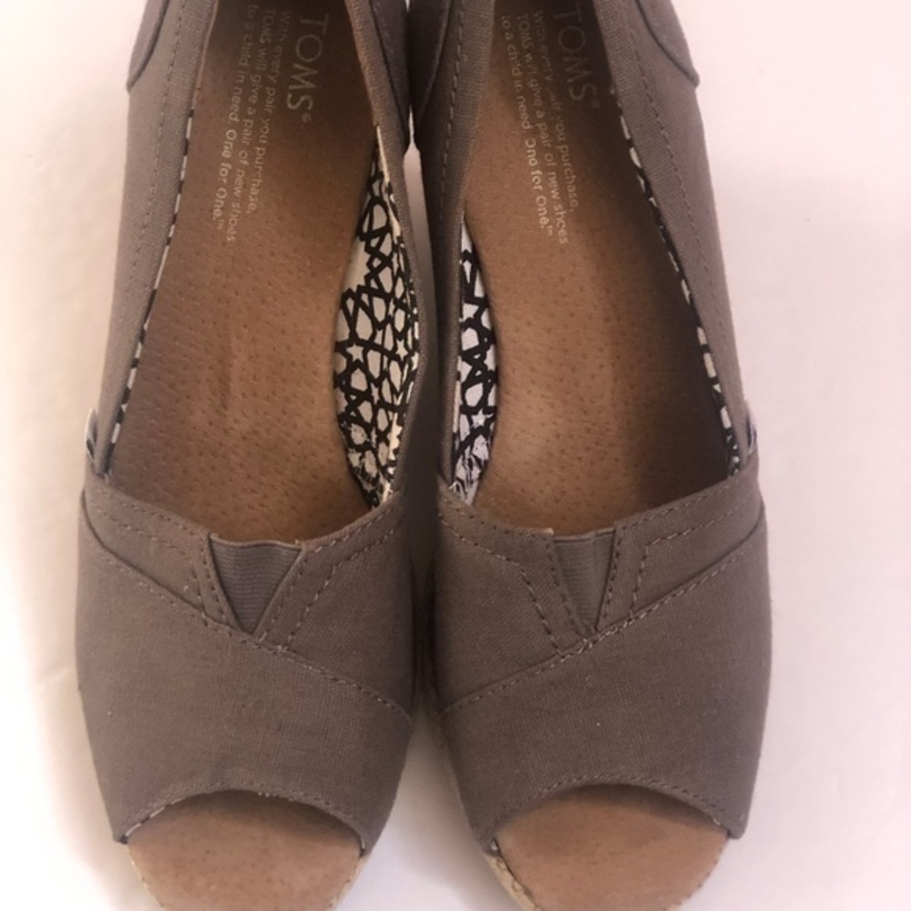 Toms Shoes Womens Wedge Size W9 Gray Canvas Classi - Picture 2 of 8